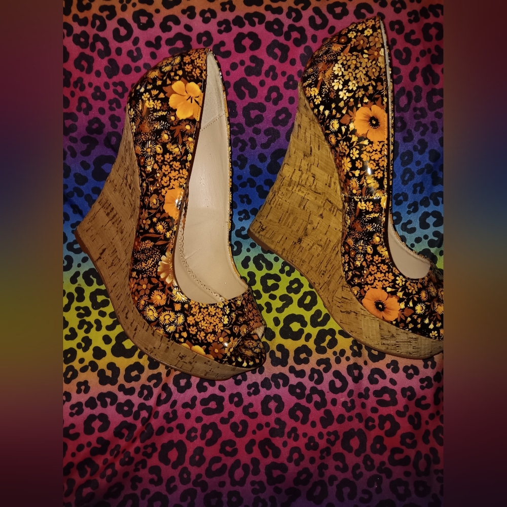 Floral wedges